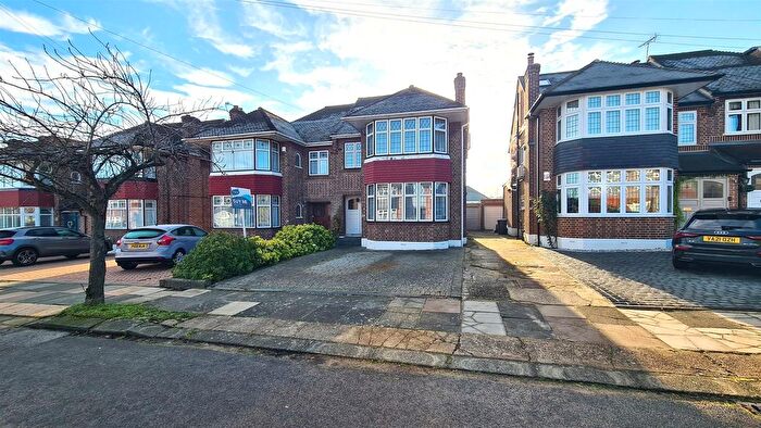 3 Bedroom Semi Detached House For Sale In Overton Road, Southgate, N14