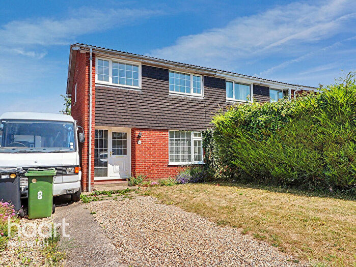 3 Bedroom Semi-Detached House For Sale In Nightingale Close, Norwich, NR14