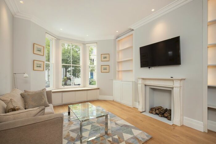 2 Bedroom Flat To Rent In Sinclair Road, London, W14