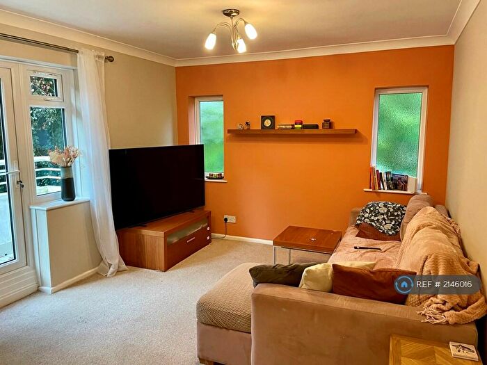 2 Bedroom Flat To Rent In West Cliff Court, Bournemouth, BH4