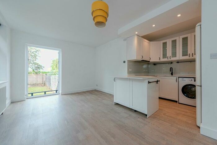 2 Bedroom Apartment To Rent In Longstone Avenue, London, NW10