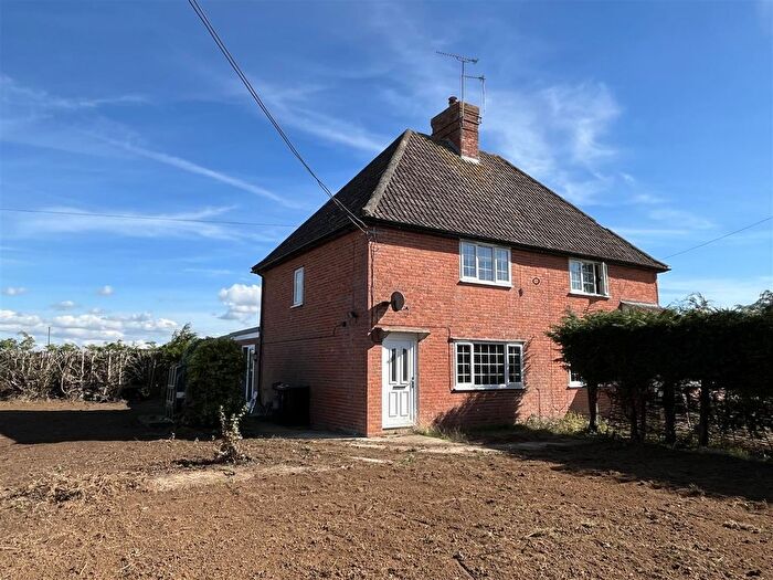 3 Bedroom Semi-Detached House To Rent In Stalbridge, Dorset, DT10