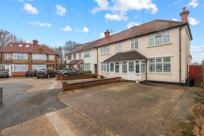 4 Bedroom Semi-Detached House To Rent In Blandford Waye, Hayes, London, UB4