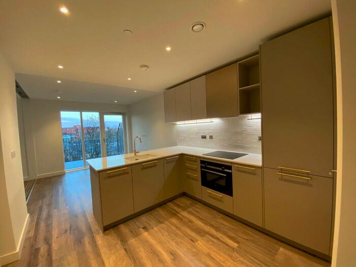 Studio To Rent In Brook Road, London, N8