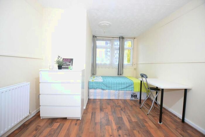 4 Bedroom Maisonette To Rent In Cable Street, London, E1