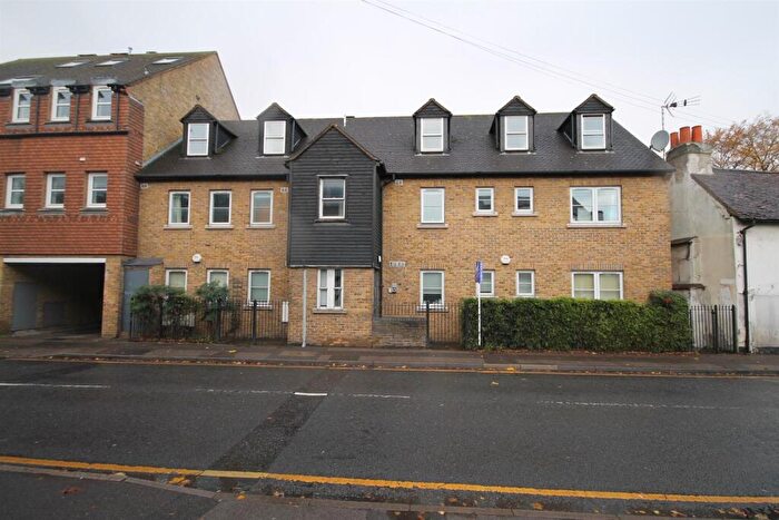 2 Bedroom Apartment To Rent In North Street, Carshalton, SM5