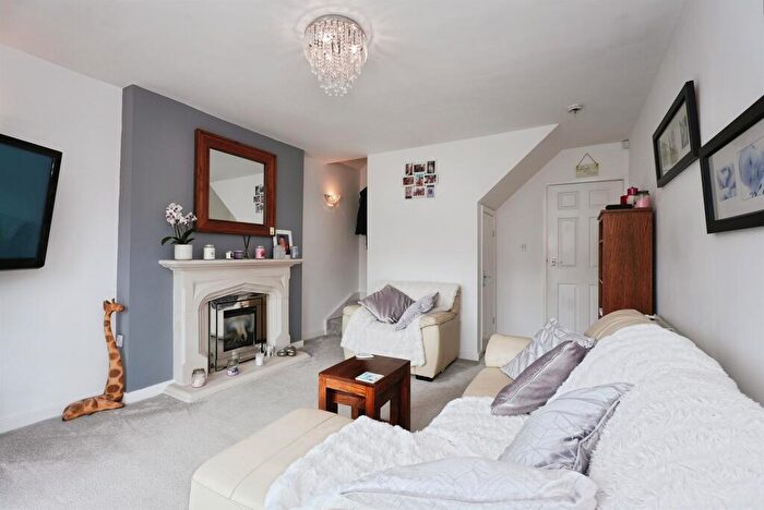 2 Bedroom Detached House For Sale In Boy Lane, Halifax, HX3
