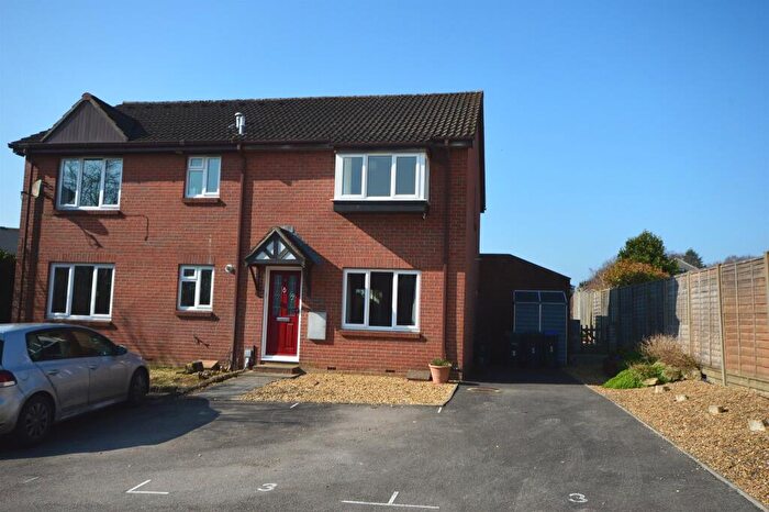 3 Bedroom Semi-Detached House For Sale In Nightingale Walk, Salisbury, SP2