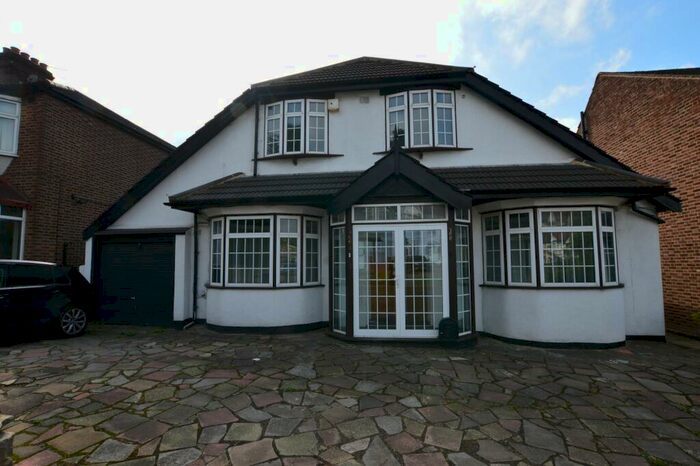 2 Bedroom Flat To Rent In Larkshall Road, E4