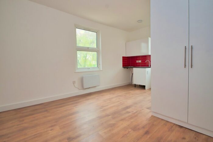 Studio To Rent In New Windsor Street, Uxbridge, UB8