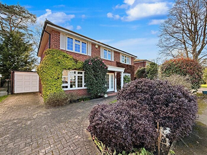 5 Bedroom Detached House For Sale In East Gardens, Woking, GU22