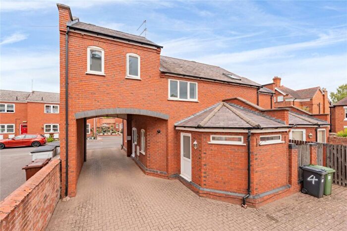 3 Bedroom Link Detached House For Sale In Gulistan Road, Leamington Spa, Warwickshire, CV32