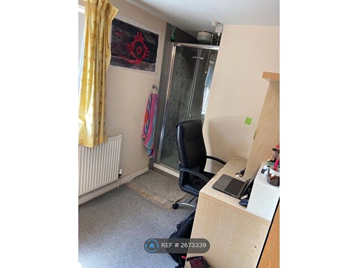 2 Bedroom Flat To Rent In Albany Road, Cardiff, CF24