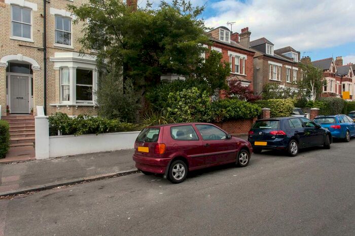 1 Bedroom Flat To Rent In Lewin Road, London, SW16