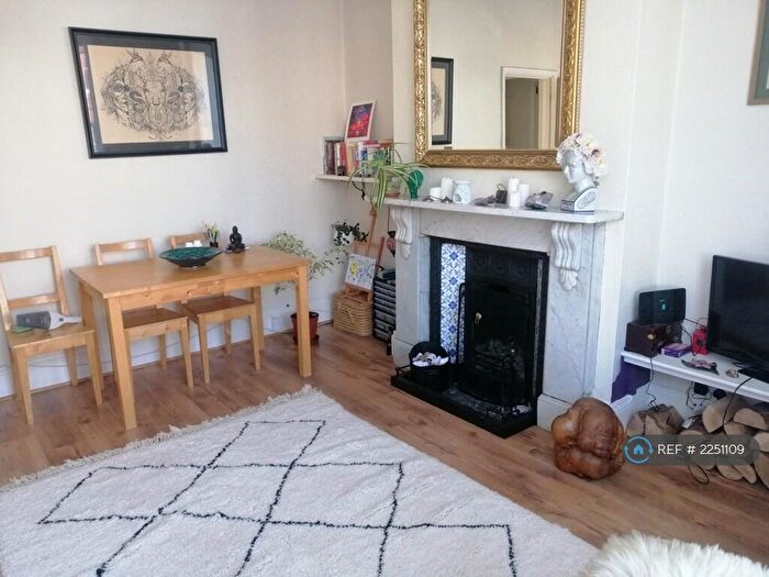 1 Bedroom Flat To Rent In De Montfort Road, Brighton, BN2
