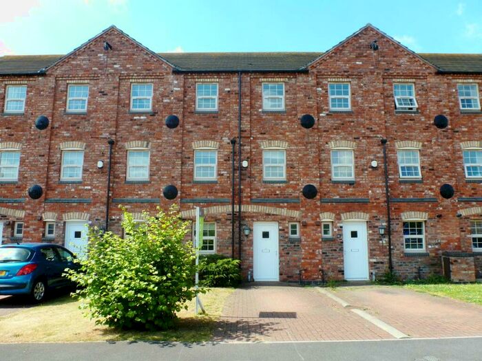 4 Bedroom Town House To Rent In Hambleton Avenue, North Hykeham, Lincoln, LN6