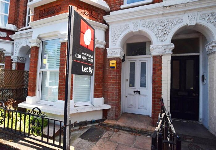 2 Bedroom Flat To Rent In Valmar Road Camberwell, SE5