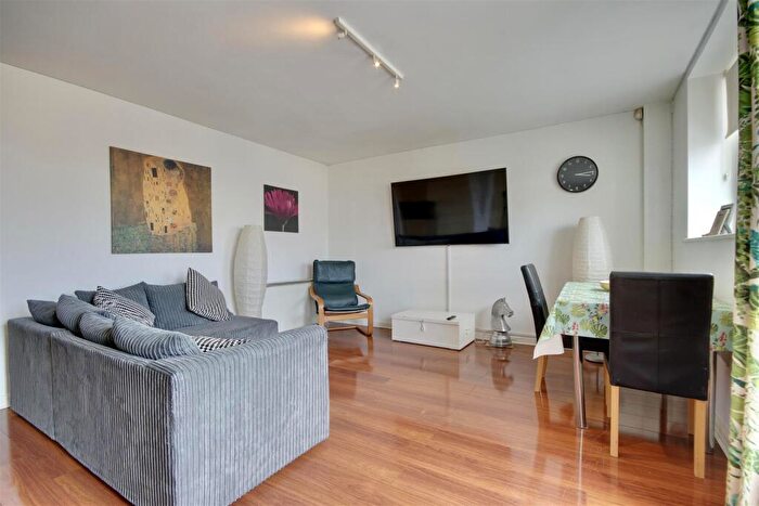 2 Bedroom Flat For Sale In West Street, Fareham, Hampshire, PO16