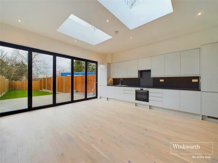 5 Bedroom Terraced House To Rent In Hillside, Kingsbury, London, NW9