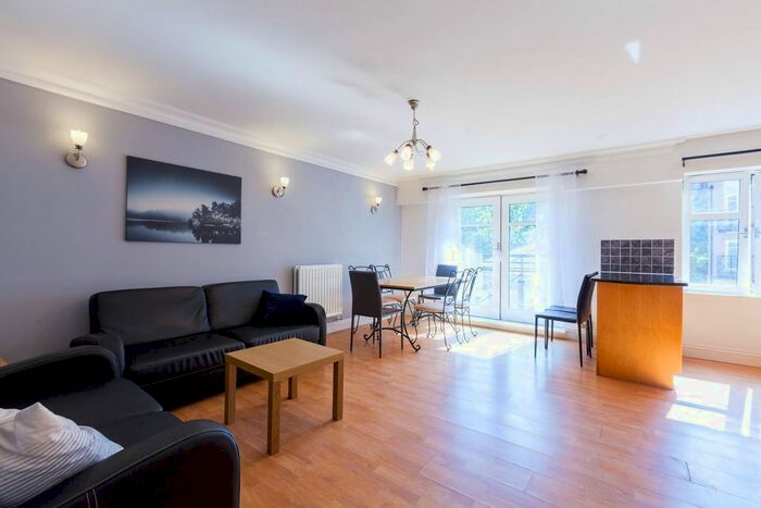 2 Bedroom Flat To Rent In Swan Street, Borough, London, SE1