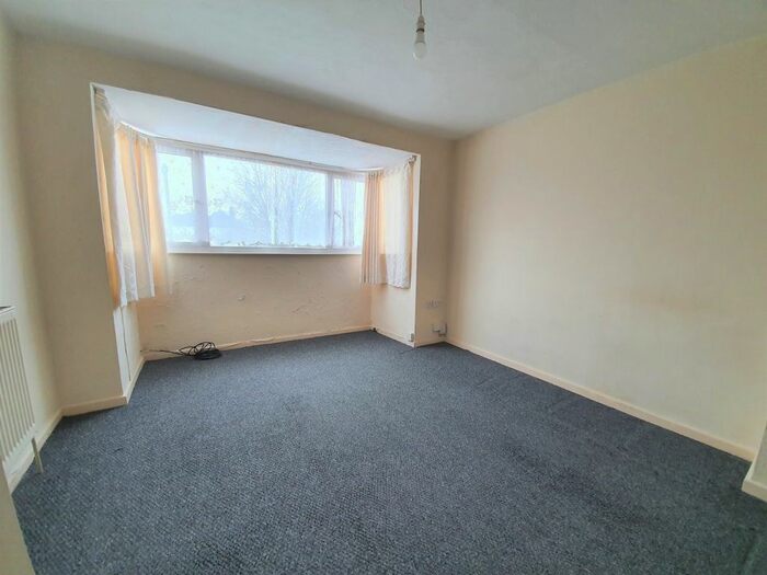 2 Bedroom Flat To Rent In Fullwell Avenue, Ilford IG5