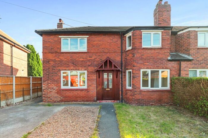 3 Bedroom Semi-Detached House To Rent In Well Garth Mount, Leeds, LS15