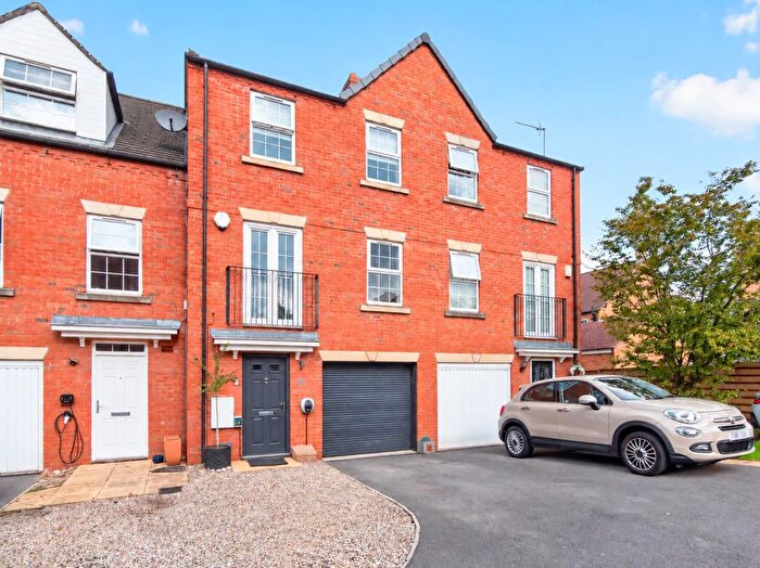 4 Bedroom Town House For Sale In Cheshire Close, Rawcliffe, York, YO30