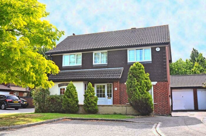 4 Bedroom Detached House To Rent In Loosen Drive, Maidenhead, Berkshire, SL6