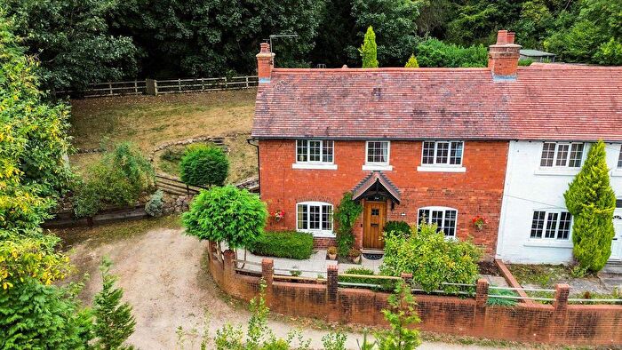 3 Bedroom Semi-Detached House For Sale In Lickey Road, Cofton Hackett, Birmingham, Worcestershire, B45