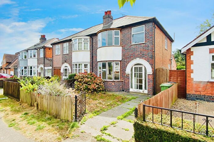 3 Bedroom Semi-Detached House For Sale In Braunstone Lane, Braunstone Town, LE3