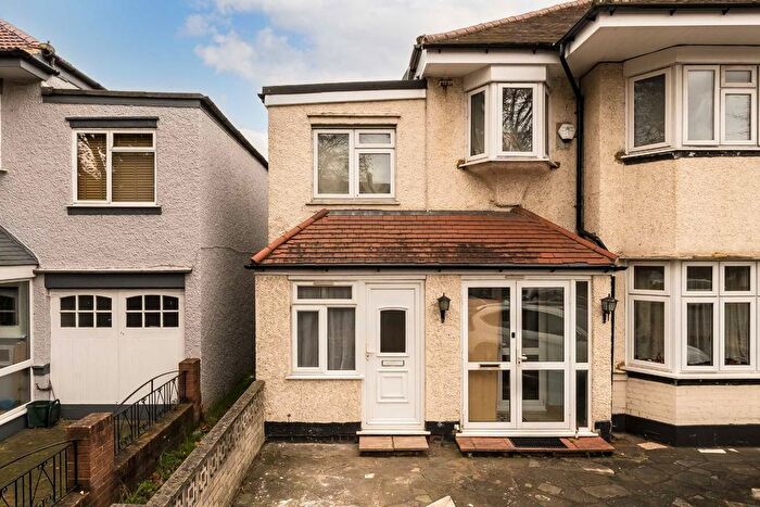 1 Bedroom Flat To Rent In Boston Gardens, Hanwell, W7