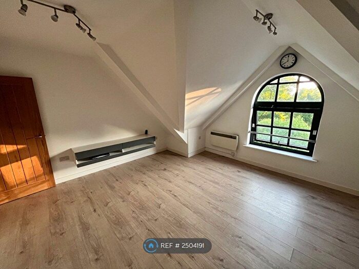 2 Bedroom Flat To Rent In Hampton House, Southampton, SO14