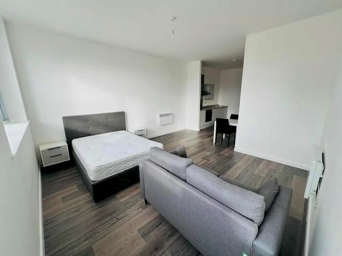 Studio To Rent In Bingley Road, Bradford, BD9