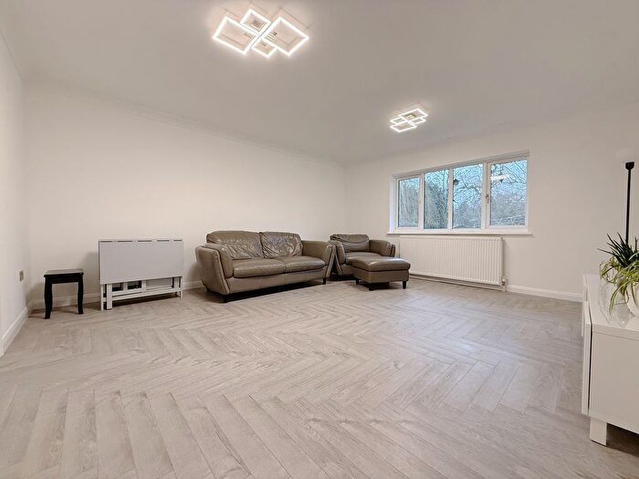 2 Bedroom Flat To Rent In Wren Drive, West Drayton, UB7