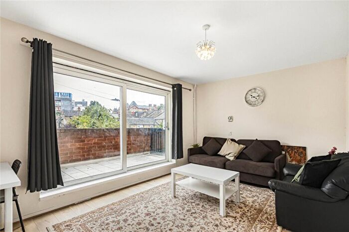 3 Bedroom Terraced House For Sale In Castle Close, London, E9