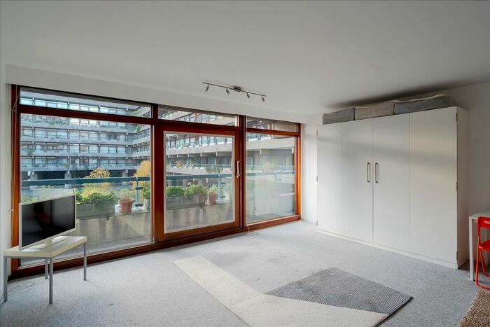 Studio To Rent In Bryer Court, Barbican, London, EC2Y