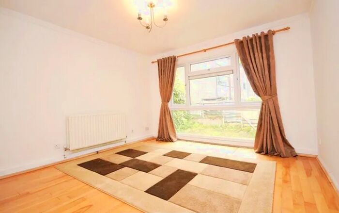 2 Bedroom Flat To Rent In Taymount Rise, London, Forest Hill, SE23