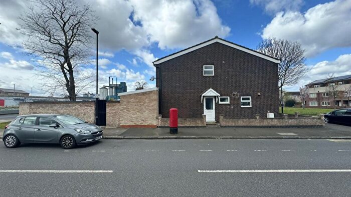 4 Bedroom End Of Terrace House To Rent In Winifred Street, E16