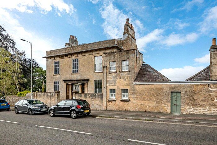 2 Bedroom Apartment For Sale In Warminster Road, Bath, Somerset, BA2