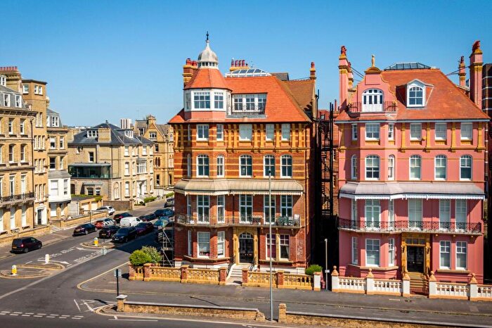 4 Bedroom Flat For Sale In Kings Gardens, Hove, BN3