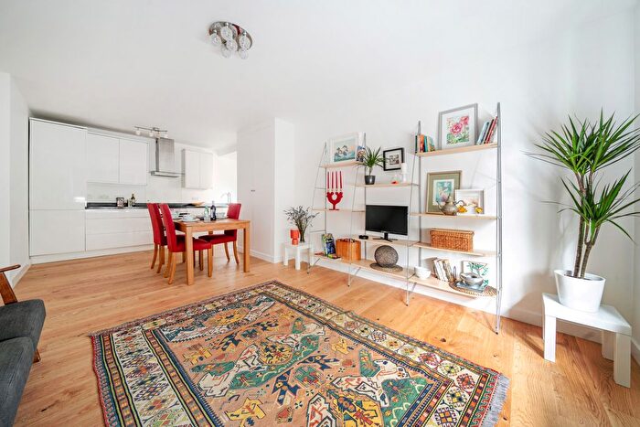 2 Bedroom Flat For Sale In Dewar Street, London, SE15
