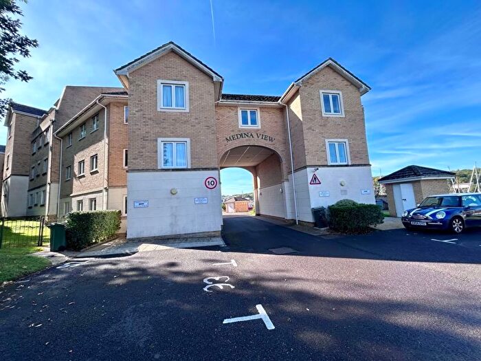 2 Bedroom Flat For Sale In Medina View, East Cowes, PO32