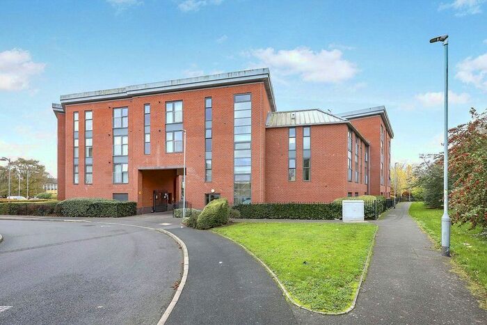 2 Bedroom Flat To Rent In Rothesay Gardens, Wolverhampton, West Midlands, WV4