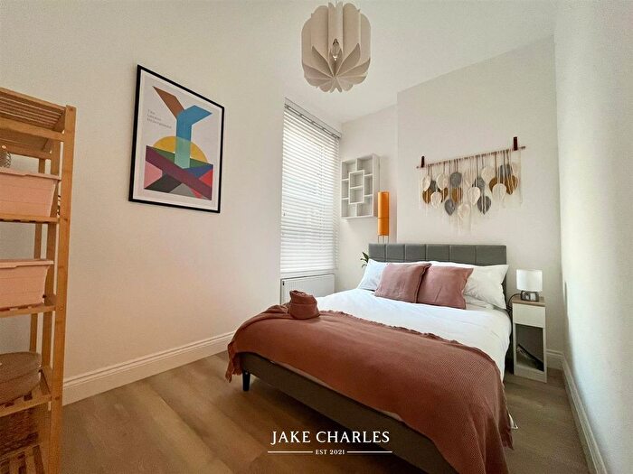 1 Bedroom Flat To Rent In High Street, Hornsey, London, N8