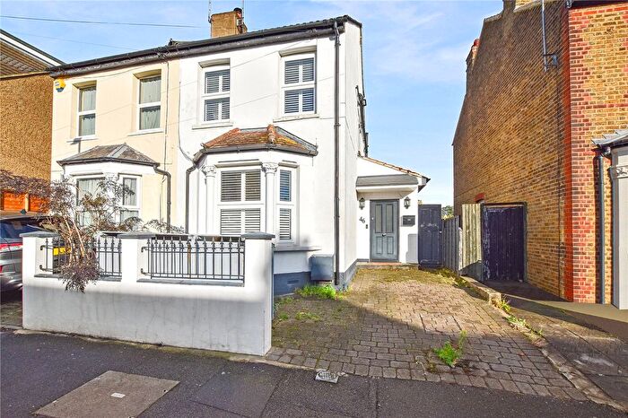 3 Bedroom Semi Detached House For Sale In Oaklands Road, Bexleyheath, DA6