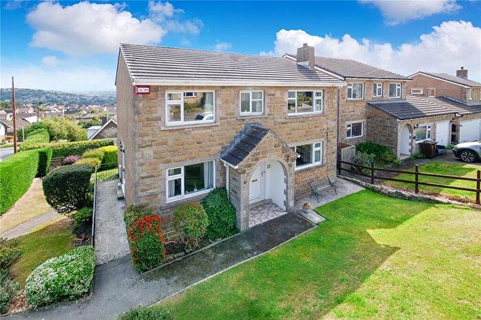 4 Bedroom Detached House For Sale In Leyfield, Baildon, Shipley, West Yorkshire, BD17
