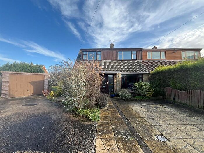 3 Bedroom Semi Detached House For Sale In Greenacre Close, Wyke, Bradford, BD12