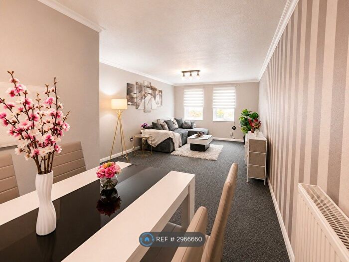 2 Bedroom Flat To Rent In Roman Courts, Cambridge, CB4