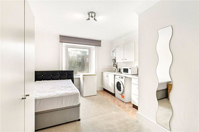 Apartment To Rent In Redcliffe Gardens, London, SW10