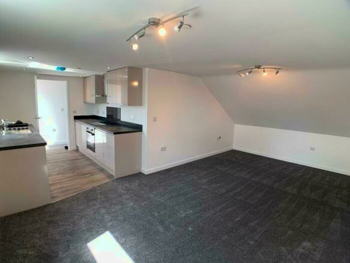 2 Bedroom Apartment To Rent In North Street, Bourne, Lincolnshire, PE10